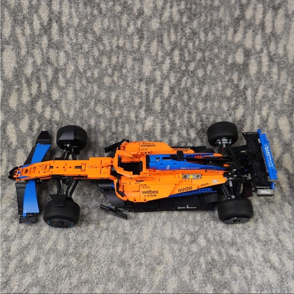 LEGO Technic Race Set 42141 McLaren Formula 1 Team 2022 Race Car W/ Box & Manual - Picture 3 of 15